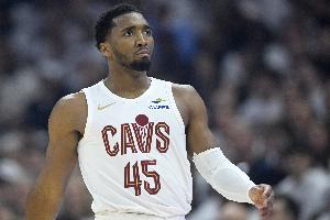 越战越勇！米切尔常规赛场均24分&季后赛29.6分 命中率同为44.3%